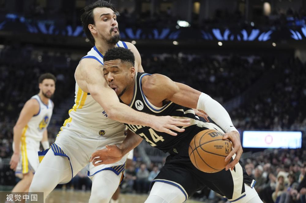 众为之欢呼 众为之欢呼